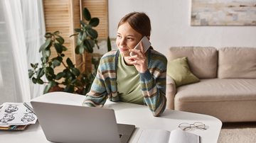 A escuta individual está disponível de segunda a sábado, das 8h às 22h - Adobe Stock