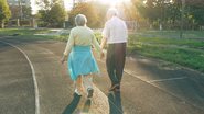 Entre 1995 e 2024, a expectativa de vida mundial cresceu 8,4 anos, passando a 73,3 anos - Envato