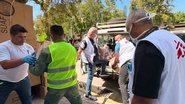 MSF atua em 75 países; na foto, profissionais de colete branco descarregam suprimentos para vítimas do terremoto na Venezuela. - Médico Sem Fronteiras (MSF)