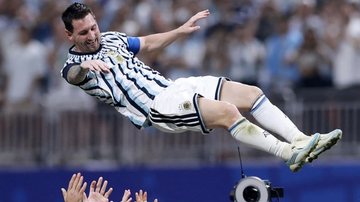 Messi é festejado pelos companheiros da Argentina na Copa do Mundo de 2026 - Instagram / AFA