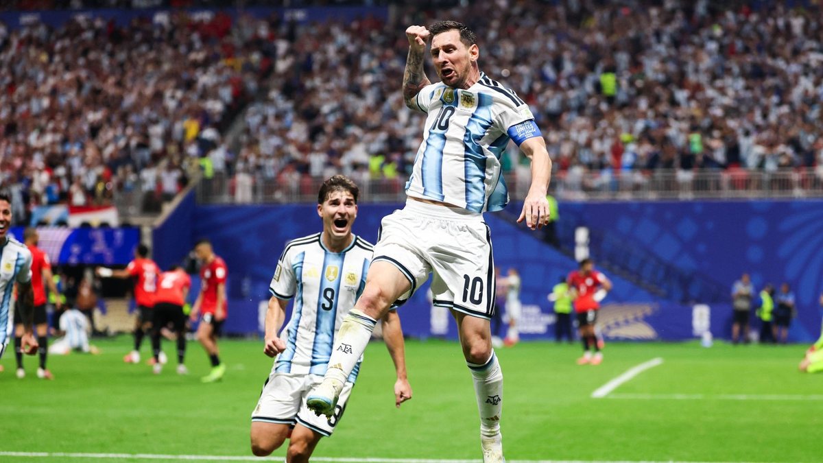 Messi vibra com a classificação depois de uma virada improvável sobre o Egito - William Volcov/Agência O Dia/Estadão Conteúdo