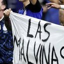 Faixa das Malvinas após Argentina x Inglaterra irrita Reino Unido e aciona Fifa