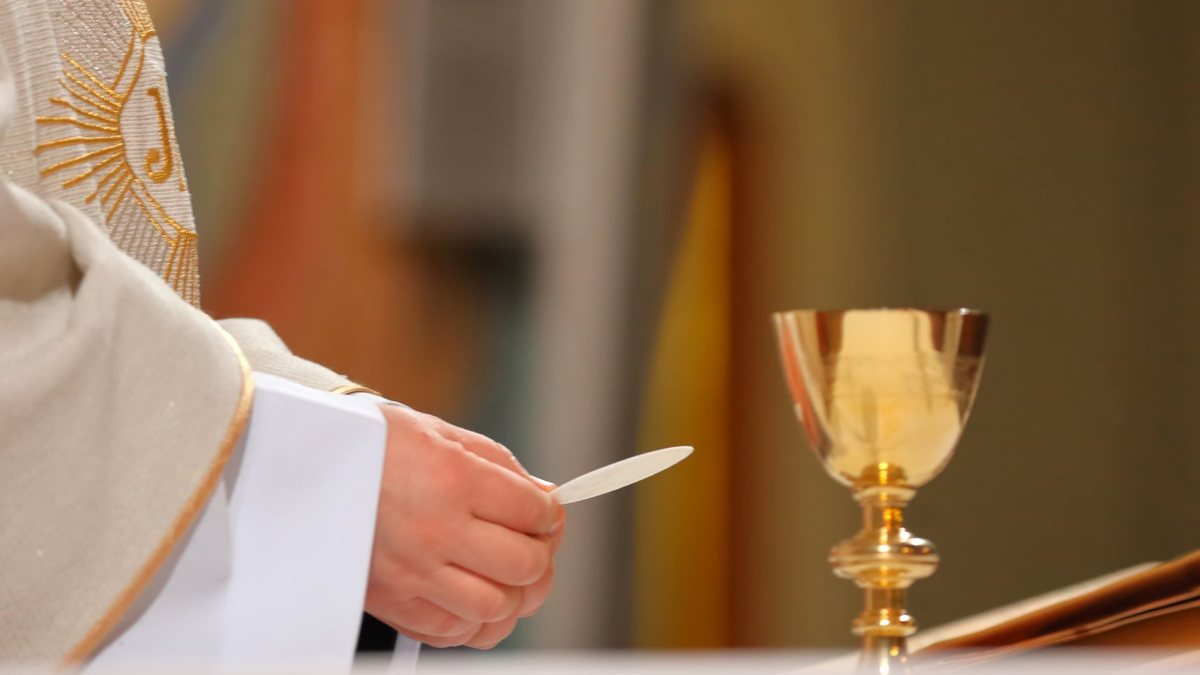Vaticano declarou oficialmente que a Fraternidade Sacerdotal São Pio X (FSSPX) está "em cisma" e anunciou a excomunhão de seus bispos - Adobe Stock