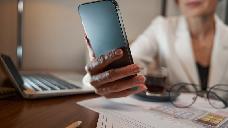 Sua agenda funciona como rede de contatos profissional também; dê um alô para ex-colegas e parceiros - Envato