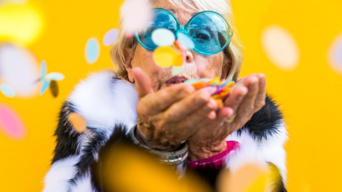 Mulheres vivem mais que homens no Brasil, mas como elas estão vivendo? Só números não bastam - Envato