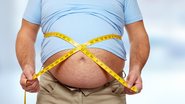 Estudo sobre obesidade abdominal e falta de vitamina D acompanhou 5.520 adultos com 50 anos ou mais durante 6 anos - Adobe Stock