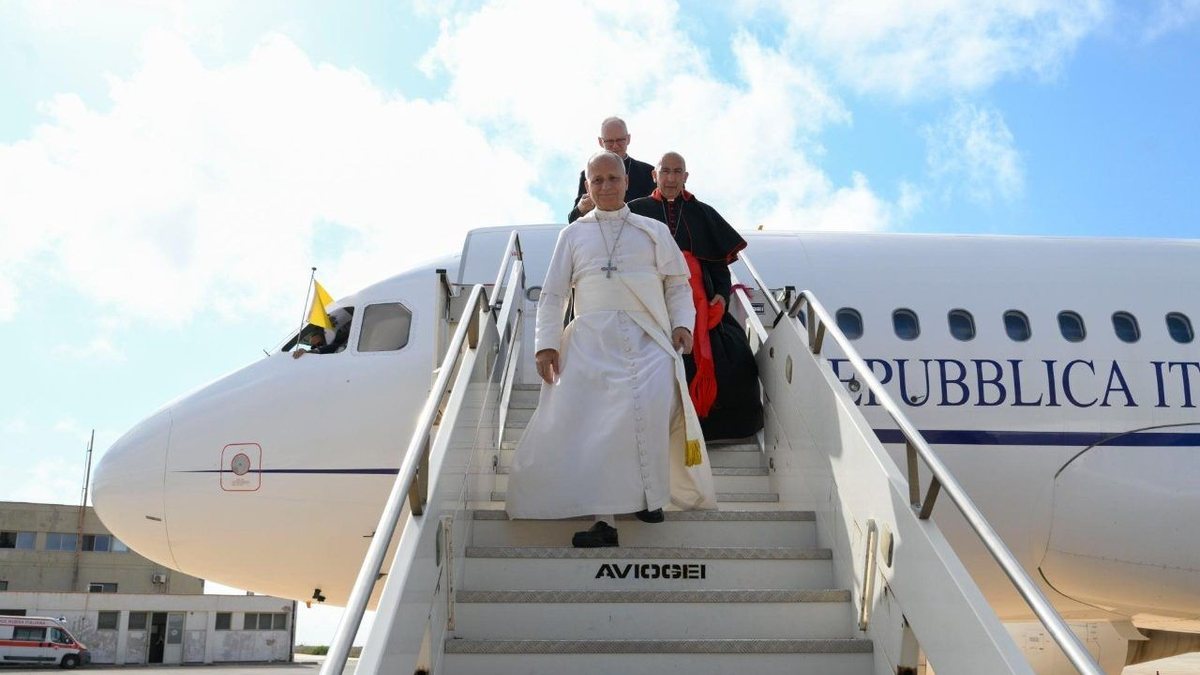 A ilha rochosa de Lampedusa fica entre a África e a Europa; é considerada o principal porto de entrada para milhares de migrantes - Vatican Media