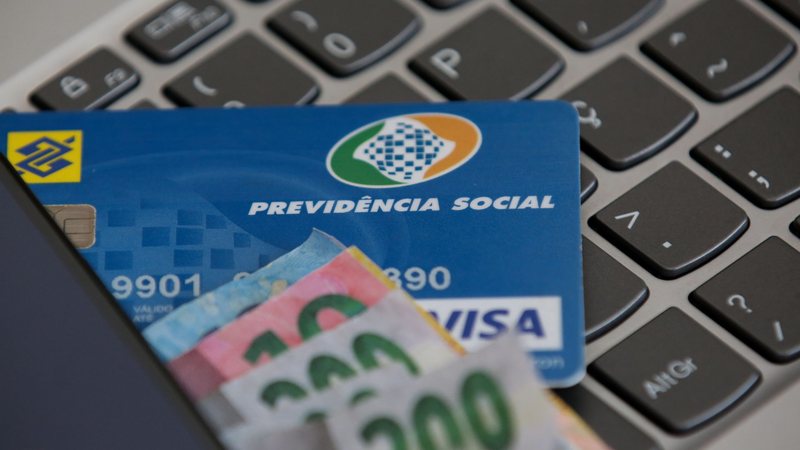 BPC é pago pelo INSS a idosos e pessoas com deficiência de baixa renda, sem necessidade de contribuição - Adobe Stock