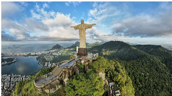 Trem do Corcovado é melhor forma de subir ao Cristo Redentor para o público 60+ - Adobe Stock