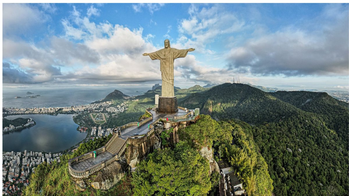 Trem do Corcovado é melhor forma de subir ao Cristo Redentor para o público 60+ - Adobe Stock