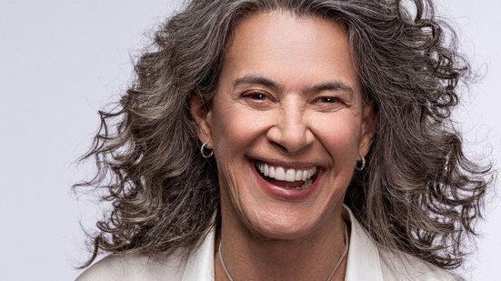Aos 50 anos de carreira, Simone lança turnê e avisa: \u0022Desejo não tem prazo\u0022
