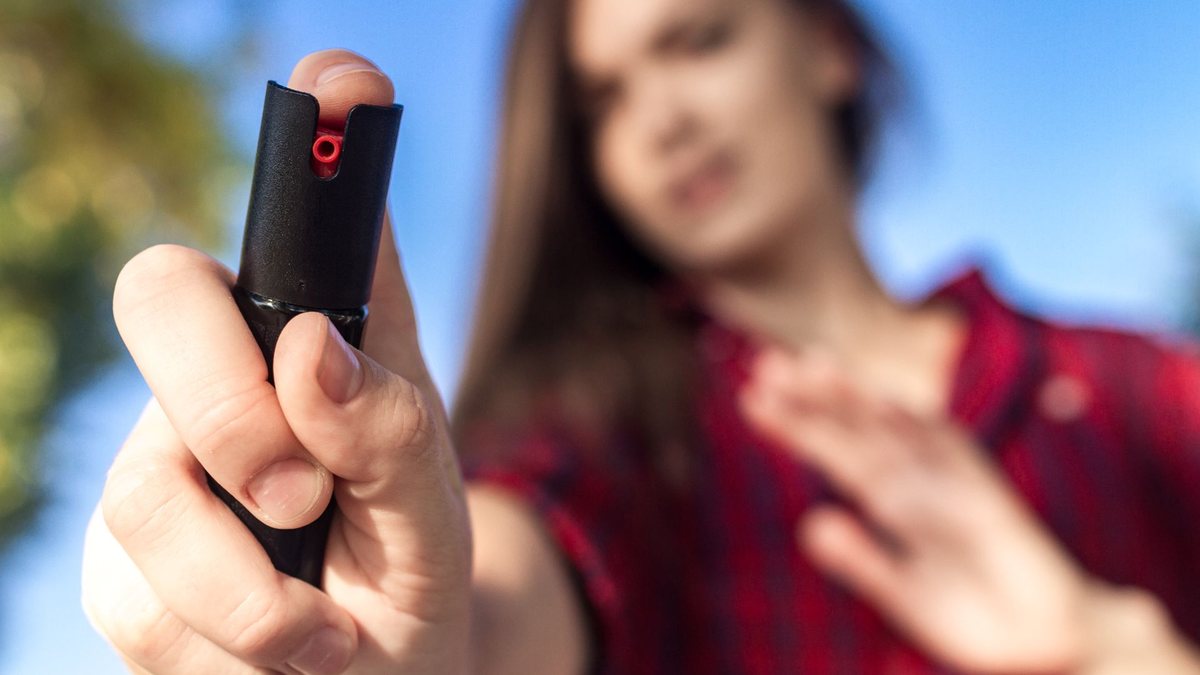 Spray de pimenta provoca intensa ardência nos olhos, na pele e nas mucosas - Adobe Stock