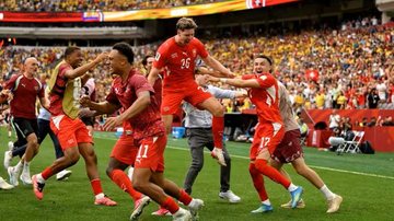 Jogadores da Suíça comemoram após emocionante disputa de pênaltis - Reprodução/Fifa.com