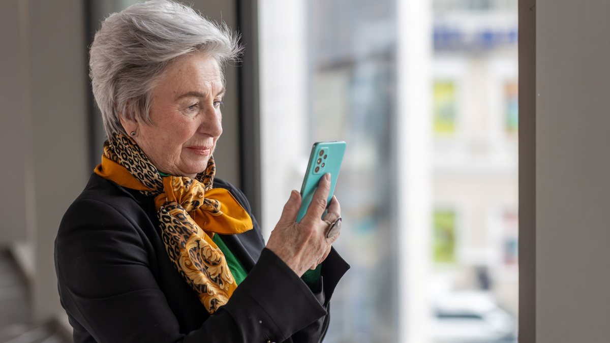 Em 2025, 49,9 milhões de brasileiros acima dos 50 anos estava conectado - Adobe Stock
