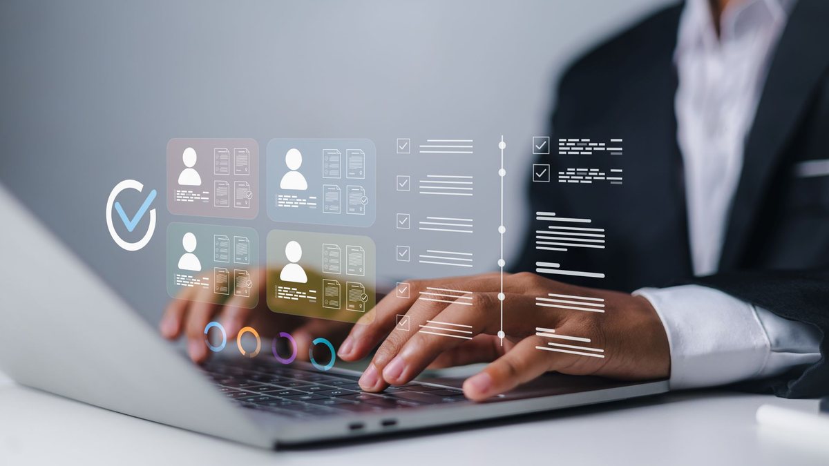 Tecnologia tem ajudado candidatos em diferentes fases da busca por emprego - Adobe Stock