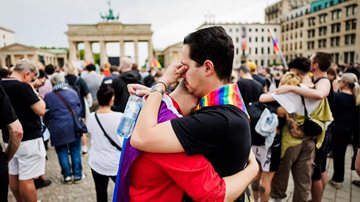Tristeza em Marcha do Orgulho LGBTQIA+ de Berlim, na Alemanha, após ataque - Reprodução site oficial/ Berlin.de
