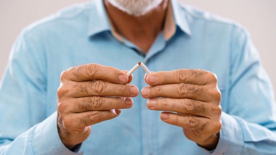 Parar de fumar preserva autonomia, reduz complicações e melhora a qualidade de vida mesmo após décadas de tabagismo - AdobeStock