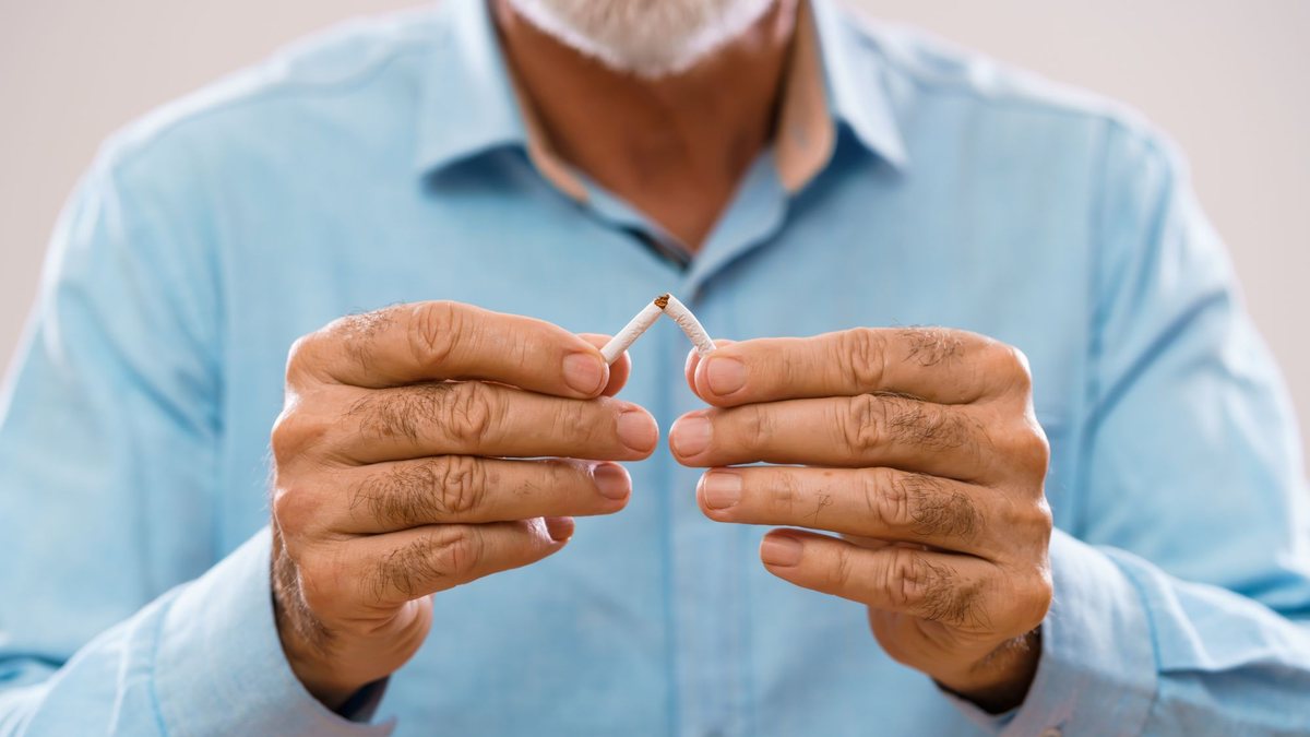 Parar de fumar preserva autonomia, reduz complicações e melhora a qualidade de vida mesmo após décadas de tabagismo - AdobeStock