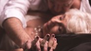 Entre pessoas idosas sexualmente ativas, 37,4% relatam ter relações mensalmente, e 14% e 14,5% de duas a três vezes por semana - AdobeStock
