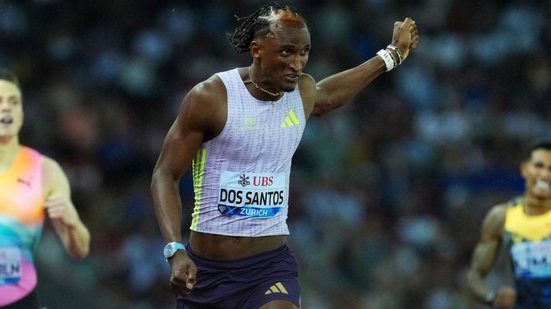 Piu comemora em Zurique após 45s80 e novo recorde mundial nos 400m com barreiras - Reprodução/World Athletics