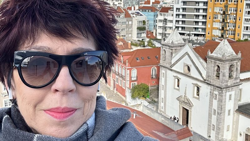 A futurista Beia Carvalho, autora do livro "#FUI – Morar Sozinha na Europa aos 69 anos", se mudou para Lisboa - Acervo pessoal