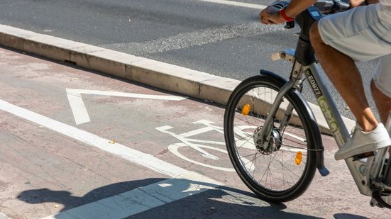 Limite de velocidade será de 20 km/h nas ciclovias e 6 km/h em trechos compartilhados - Adobe Stock