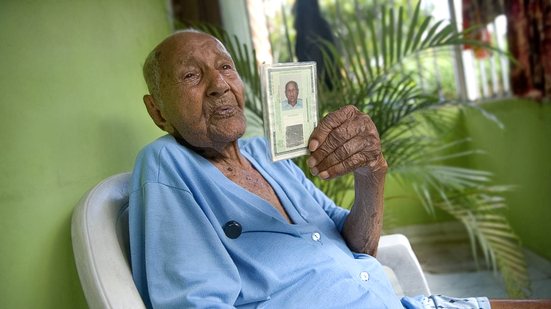 Braúlio Celestino dos Santos, nascido em 1901, não deixou de votar nas últimas eleições - Leticia Vasconcelos/VIVA