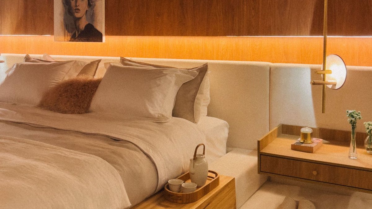 A chamada “cama de hotel” ganhou espaço na decoração de casas - Pexels