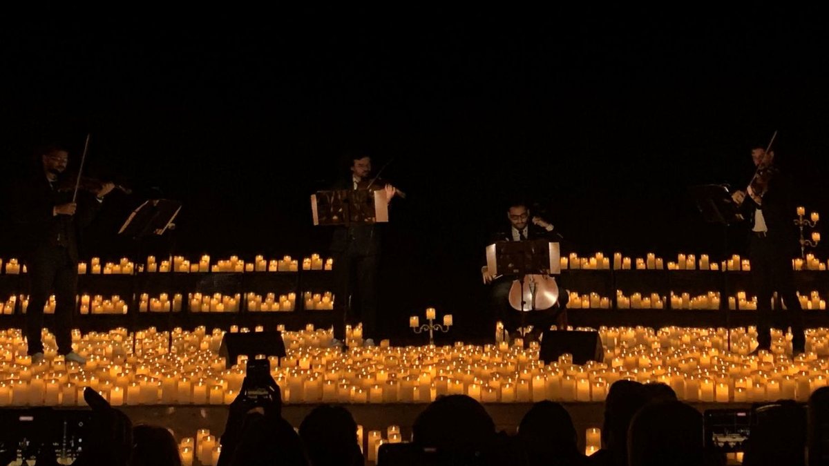 O quarteto do Monte Cristo Coral e Orquestra se apresenta no "Candlelight", no MASP, em São Paulo - VIVA/Adriana Del Ré
