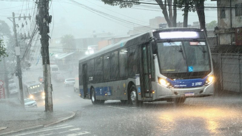 Clima é afetado pela a atuação de diferentes cavados - áreas alongadas de baixa pressão - Marcelo Oliveira/Raspress/Estadão Conteúdo