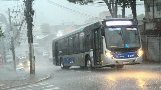 Clima é afetado pela a atuação de diferentes cavados - áreas alongadas de baixa pressão - Marcelo Oliveira/Raspress/Estadão Conteúdo