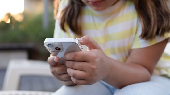 O monitoramento é para avaliar como principais corporações de tecnologia operando no País protegem crianças, adolescentes e mulheres no ambiente virtual - Adobe Stock