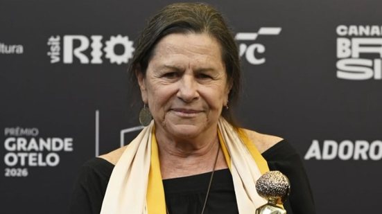 A atriz Denise Weinberg conquistou o troféu de melhor atriz por seu papel em "O Último Azul", na 25ª edição do Prêmio Grande Otelo - Reprodução/Instagram @academia_brasileira_de_cinema