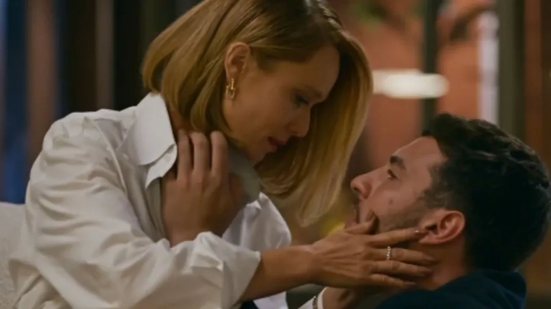 Dora teme que Ademir descubra sua relação com André, sobrinho do ex-marido - Reprodução / Globo