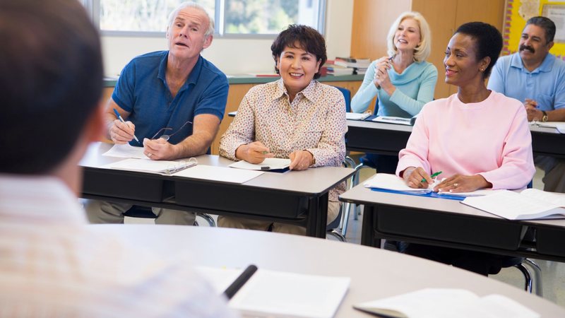 Profissionais 50+ voltam a estudar para dar novo impulso à carreira