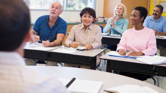 Estudantes 50+ representam 13,6% dos alunos de instituição de ensino com aulas remotas - Adobe Stock