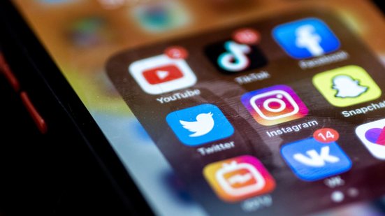 Lei proíbe uso de conteúdos criados com IA para difundir desinformação eleitoral - Adobe Stock