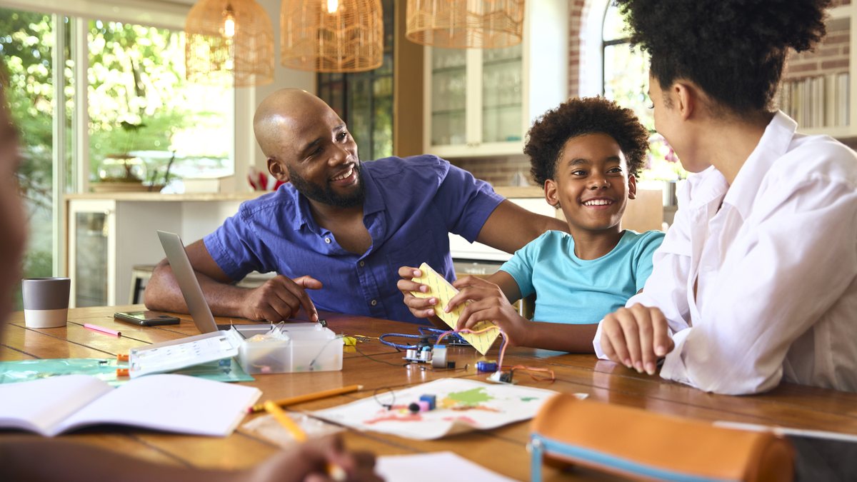 A importância que a família dá para o dinheiro é o primeiro passo na educação financeira - Envato