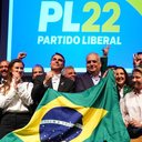 Flávio Bolsonaro menciona roubo do INSS e aposentados no 1º dia de campanha