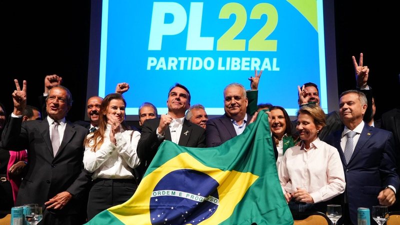 Flávio Bolsonaro disse que Alfredo Gaspar é atacado por ter defendido os aposentados - Redes Sociais/X.com via @FlavioBolsonaro