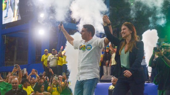 Flávio Bolsonaro durante evento de campanha no Maracanãzinho, no Rio de Janeiro - Foto: Fausto Maia/Estadão Conteúdo