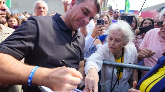 Idoso é um dos eixos temáticos do plano de Flávio Bolsonaro - Flickr / Vittor Sales