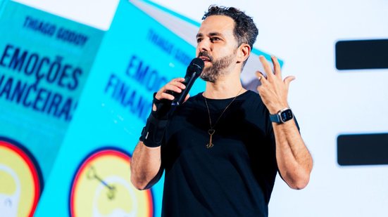 O educador financeiro, Thiago Godoy, sugere uma organização por meio de planilha de custos essenciais - Divulgação