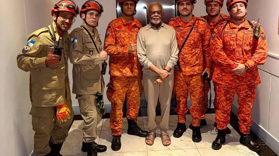 Gilberto Gil após ser resgatado pelo Corpo de Bombeiros - Divulgação/CBMERJ