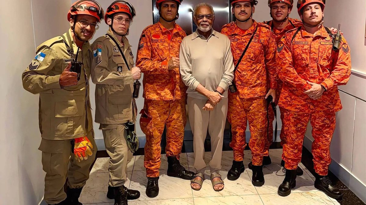 Gilberto Gil após ser resgatado pelo Corpo de Bombeiros - Divulgação/CBMERJ