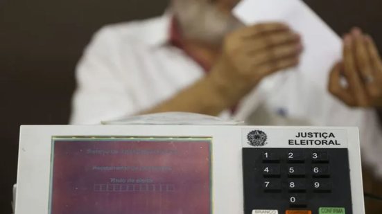 Idosos têm direito a preferência na fila de votação, recursos de acessibilidade e acompanhante - Marcelo Camargo / Agência Brasil