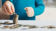 Segundo a proposta, ao atingir a maioridade, cada jovem terá cerca de R$ 22,5 mil - Adobe Stock