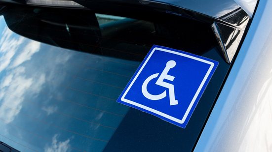 Reforma tributária zerou as alíquotas para a compra de automóveis por pessoas com deficiência - Adobe Stock