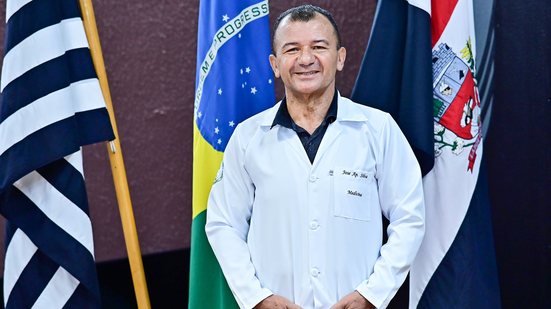 José Aparecido da Silva em foto oficial da cerimônia de recepção da Faculdade de Medicina de Presidente Prudente (Famepp) - Ector Gervasoni/Famepp