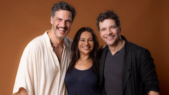 Mateus Solano, Dira Paes e Daniel de Oliveira estão no elenco de Lá na Minha Terra - Divulgação/Globo